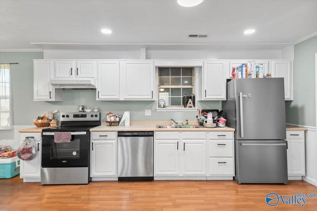 1117 Waylan Avenue, Albertville, AL 35950