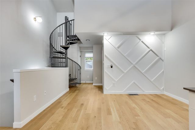 913 Duncan LN 203, Austin, TX 78705
