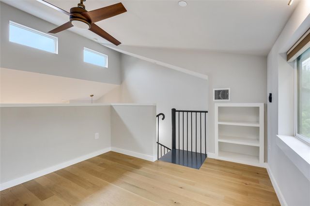 913 Duncan LN 203, Austin, TX 78705