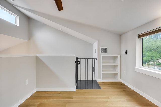 913 Duncan LN 203, Austin, TX 78705