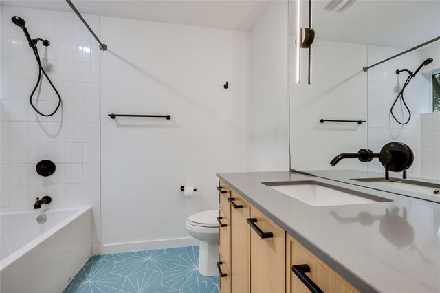 913 Duncan LN 203, Austin, TX 78705