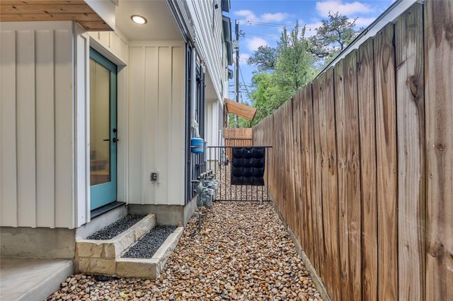 913 Duncan LN 203, Austin, TX 78705