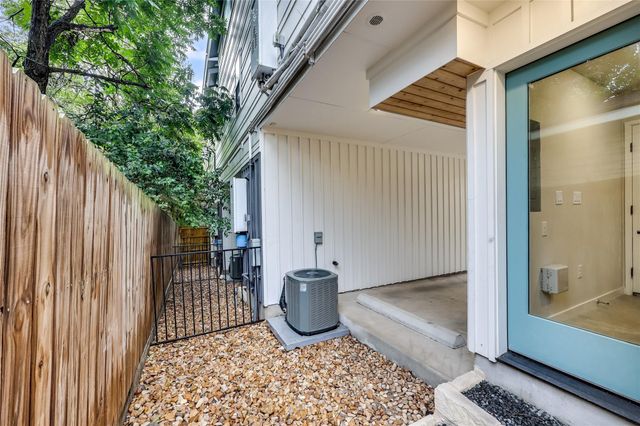 913 Duncan LN 203, Austin, TX 78705