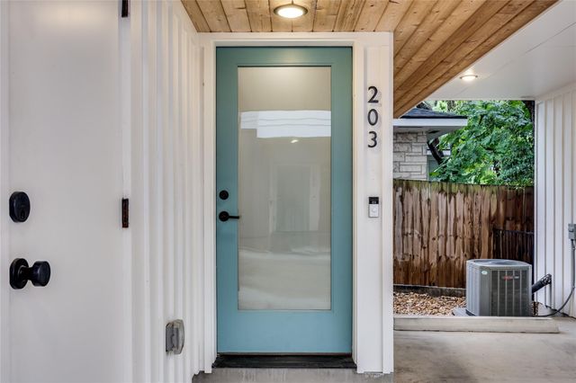 913 Duncan LN 203, Austin, TX 78705