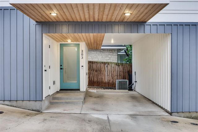 913 Duncan LN 203, Austin, TX 78705