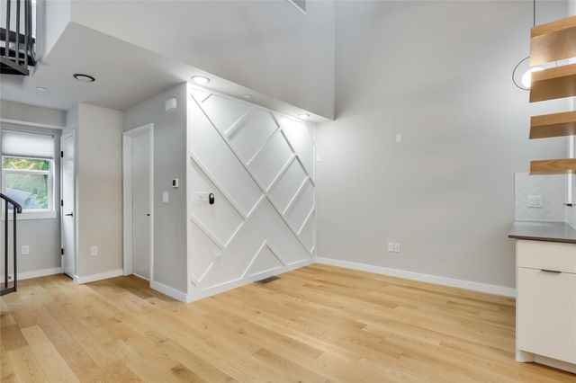 913 Duncan LN 203, Austin, TX 78705