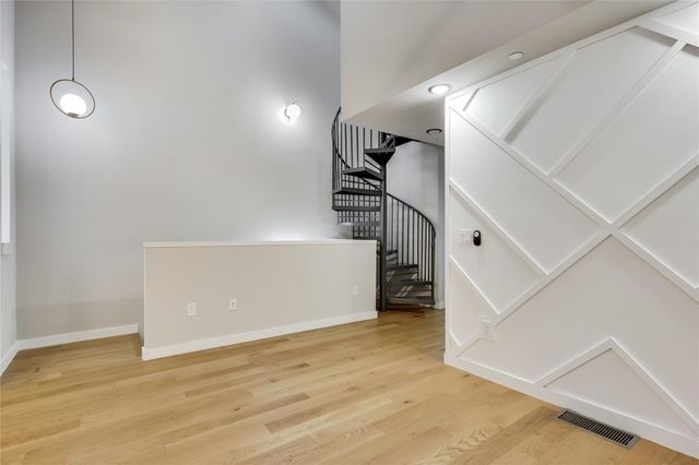 913 Duncan LN 203, Austin, TX 78705