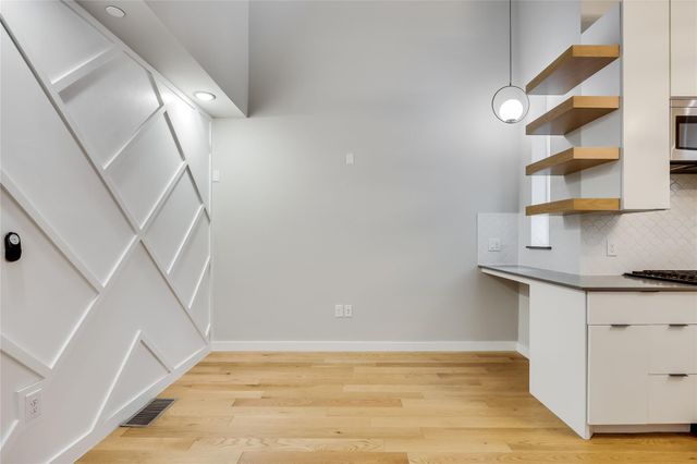 913 Duncan LN 203, Austin, TX 78705
