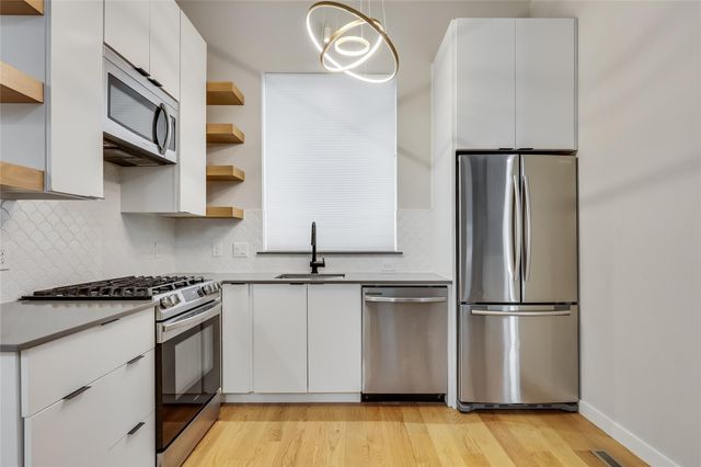 913 Duncan LN 203, Austin, TX 78705
