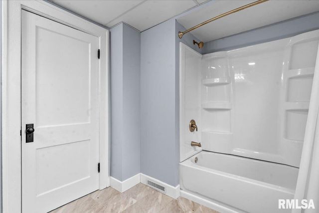 1529 E EDWARDS Street, Springfield, IL 62703