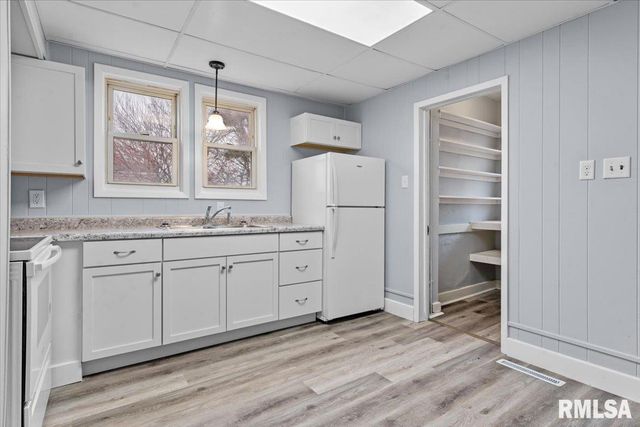 1529 E EDWARDS Street, Springfield, IL 62703