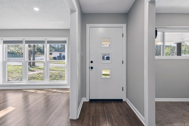 721 W Narroway, Benton, AR 72015