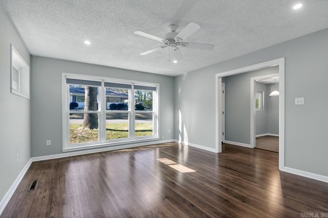 721 W Narroway, Benton, AR 72015