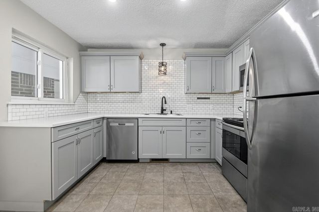 721 W Narroway, Benton, AR 72015