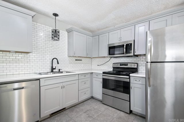 721 W Narroway, Benton, AR 72015