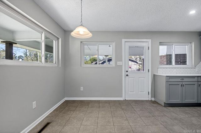 721 W Narroway, Benton, AR 72015