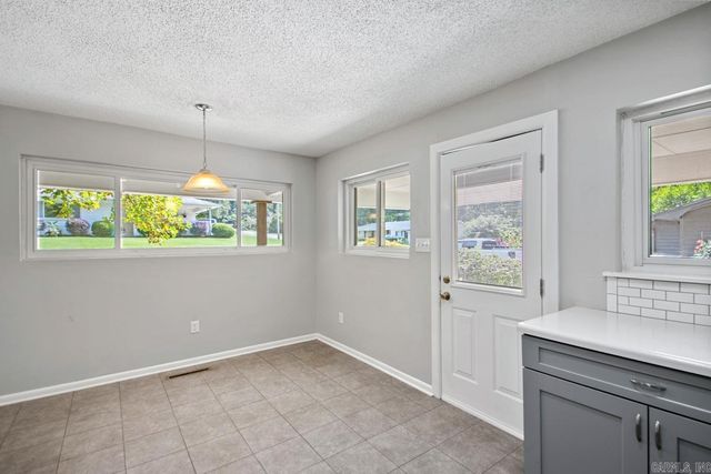 721 W Narroway, Benton, AR 72015