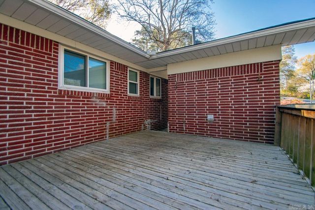 721 W Narroway, Benton, AR 72015