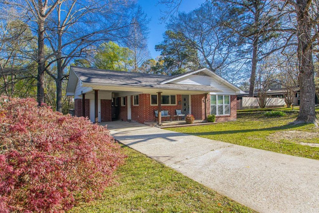 721 W Narroway, Benton, AR 72015