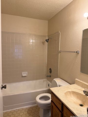 9370 Village Lance, San Antonio, TX 78250