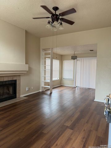 9370 Village Lance, San Antonio, TX 78250