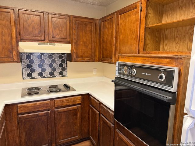 9370 Village Lance, San Antonio, TX 78250