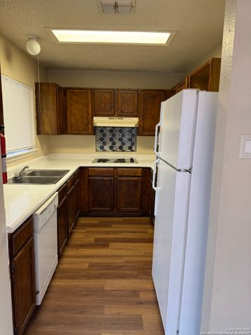 9370 Village Lance, San Antonio, TX 78250