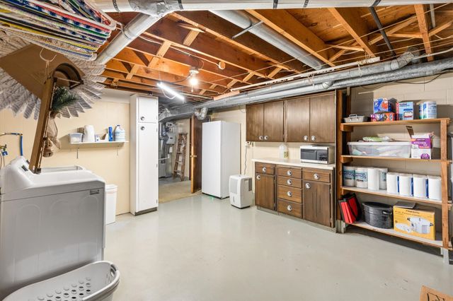 7405 Palm Drive, Urbandale, IA 50322