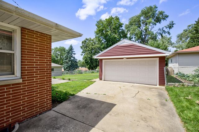 7405 Palm Drive, Urbandale, IA 50322