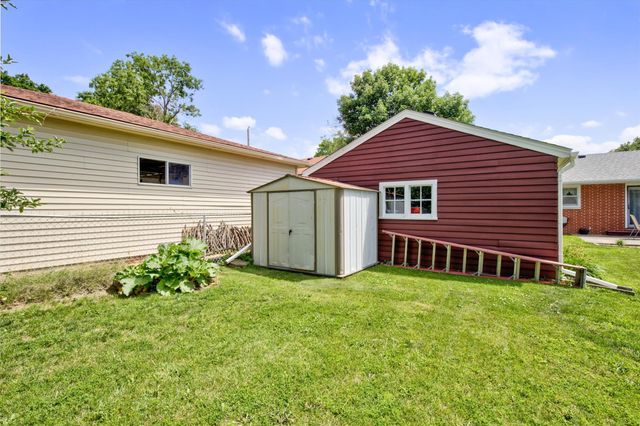 7405 Palm Drive, Urbandale, IA 50322