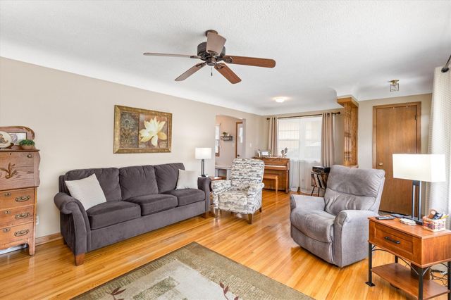 7405 Palm Drive, Urbandale, IA 50322