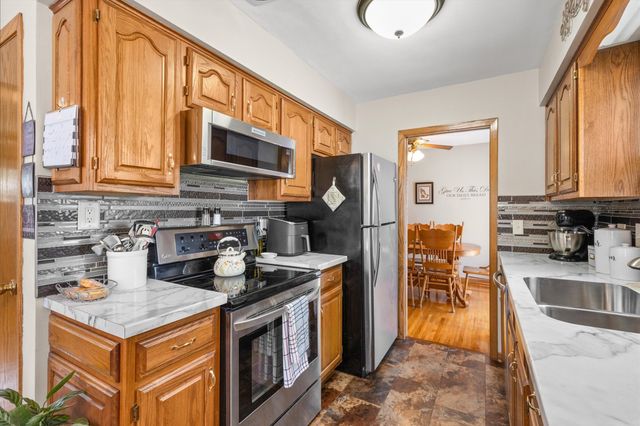 7405 Palm Drive, Urbandale, IA 50322