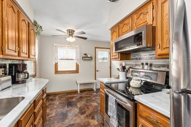7405 Palm Drive, Urbandale, IA 50322