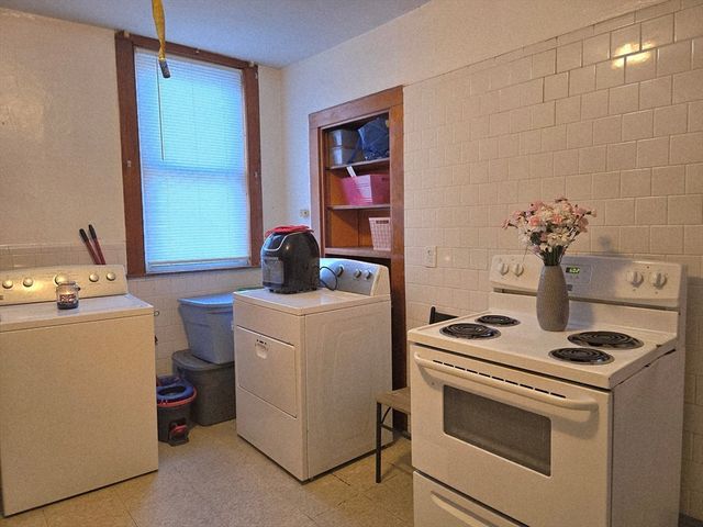 29 Cambridge St, Worcester, MA 01603