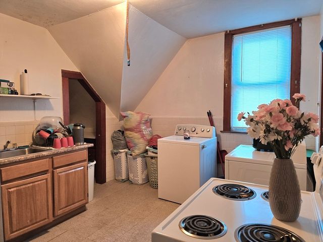 29 Cambridge St, Worcester, MA 01603