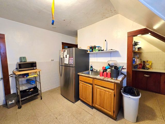 29 Cambridge St, Worcester, MA 01603