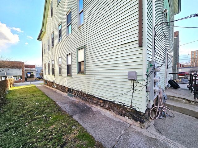 29 Cambridge St, Worcester, MA 01603