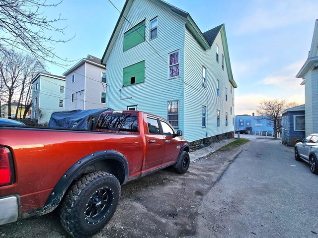 29 Cambridge St, Worcester, MA 01603