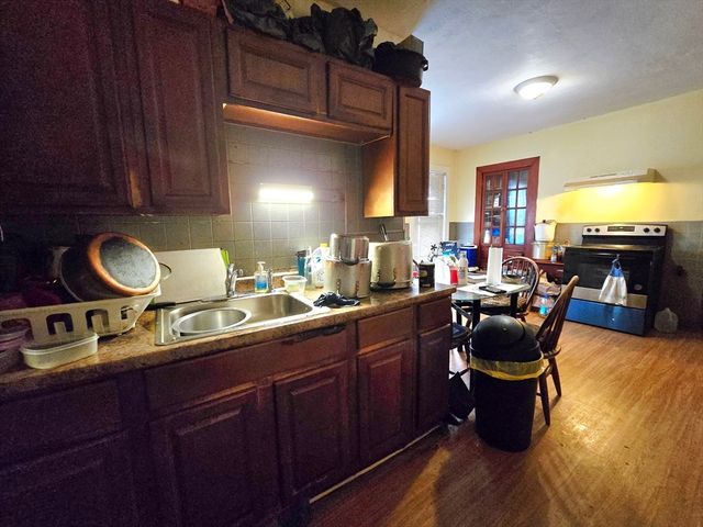 29 Cambridge St, Worcester, MA 01603