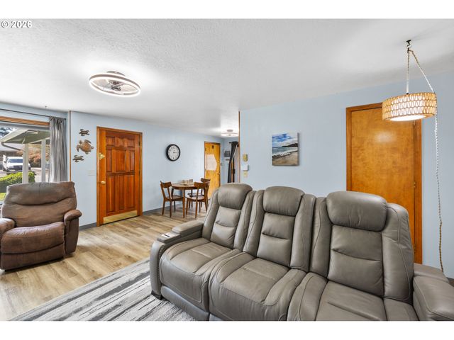 5731 Ne FAILING St, Portland, OR 97213