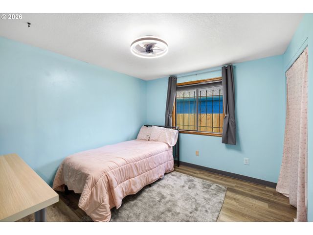 5731 Ne FAILING St, Portland, OR 97213