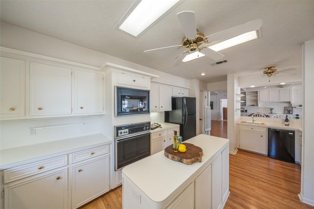 14232 Lakepoint Drive, Willis, TX 77318