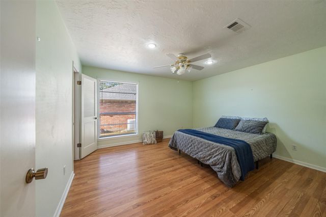 14232 Lakepoint Drive, Willis, TX 77318