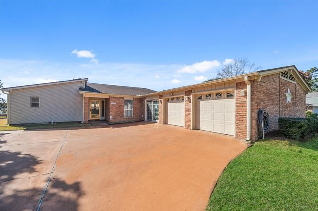 14232 Lakepoint Drive, Willis, TX 77318