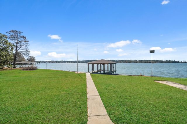 14232 Lakepoint Drive, Willis, TX 77318