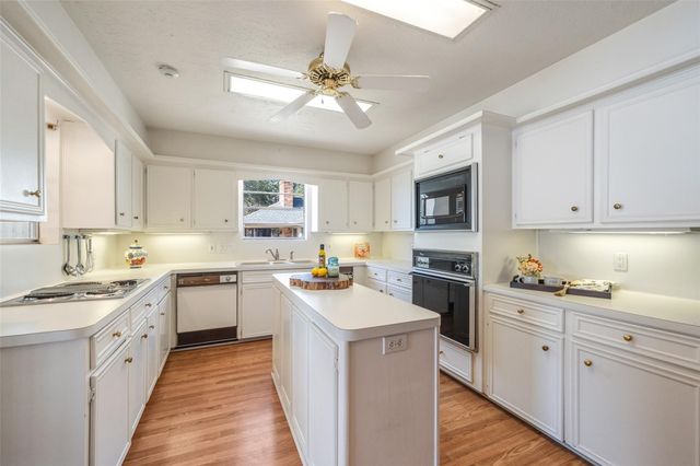 14232 Lakepoint Drive, Willis, TX 77318