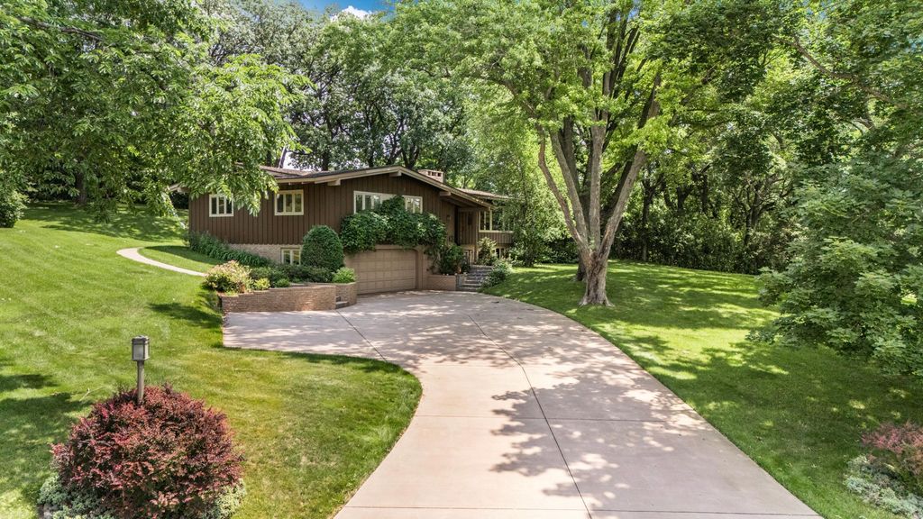 3135 Blackheath Drive, Saint Cloud, MN 56301
