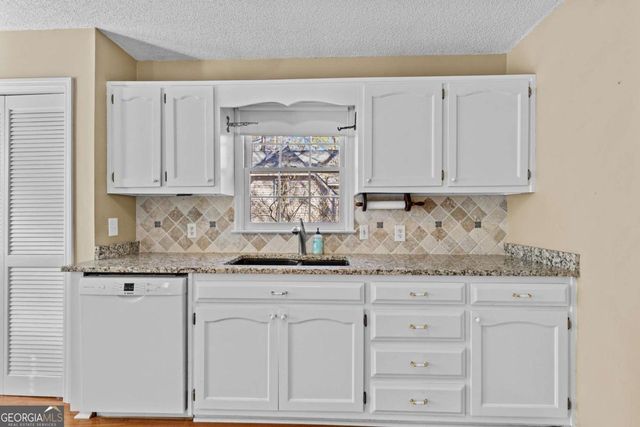 6165 Picketts Ridge NW, Acworth, GA 30101