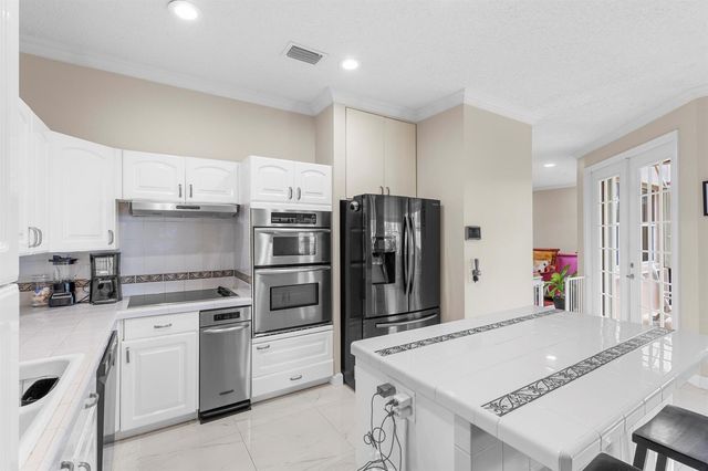 907 Stanton Drive, Weston, FL 33326