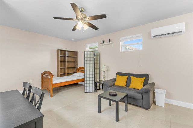 907 Stanton Drive, Weston, FL 33326